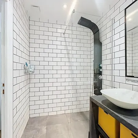 Charming 2-room Getaway Near Le Marais Paříž